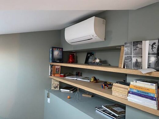 Installation&#x20;d&amp;&#x23;8217&#x3B;une&#x20;climatisation&#x20;multi&#x20;split&#x20;Toshiba&#x20;en&#x20;urgence&#x20;dans&#x20;un&#x20;appartement&#x20;&#x00E0;&#x20;M&#x00E9;rignac