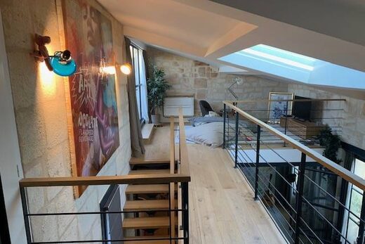 Installation d&#8217;une climatisation en console sur le plancher d&#8217;une maison à Pessac
